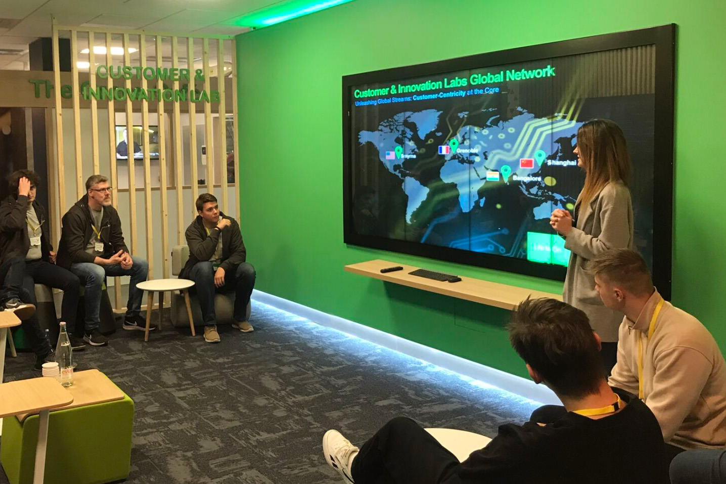 Overvældende interesse billede