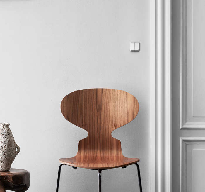 En lille kontakt med en stor historie. billede